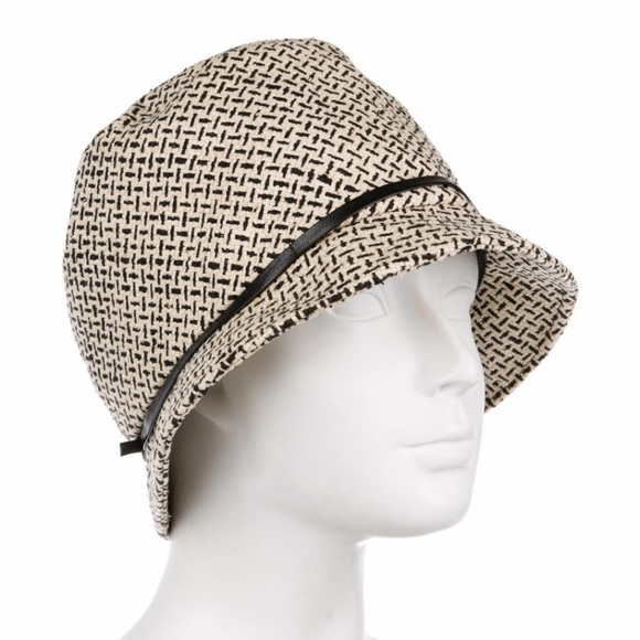 Jennifer Oullette✨CHANEL-style cream & black hat - Picture 1 of 3